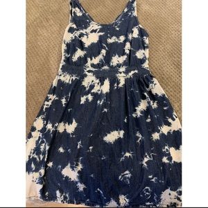 flowey dress size small